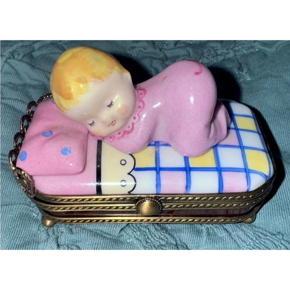 RARE Authentic Peint Main Limoges France Baby in Pink Bed Trinket Box #52/250 - Picture 5 of 13